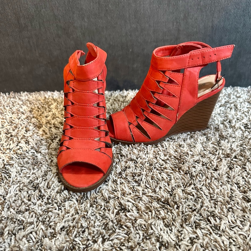 DollHouse wedge size 6